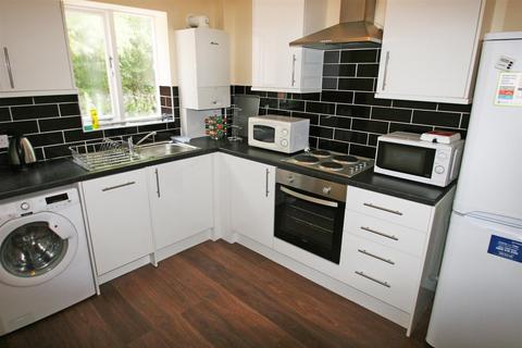 Chapel Fold, Hyde Park, Leeds, LS6 3RG