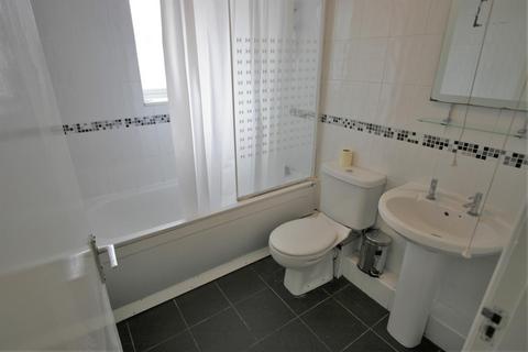 4 bedroom terraced house to rent, Chapel Fold, Hyde Park, Leeds, LS6 3RG