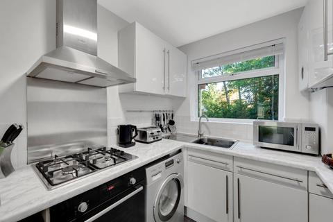 2 bedroom apartment for sale, Oakdene Court, Walton-on-Thames, Surrey, KT12