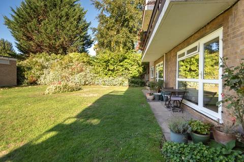 2 bedroom apartment for sale, Oakdene Court, Walton-on-Thames, Surrey, KT12