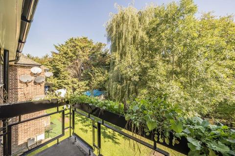 undefined, Sterling Avenue, Edgware HA8