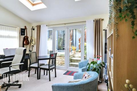 3 bedroom townhouse for sale, Grenoside Mount, Sheffield