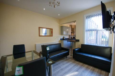 4 bedroom terraced house to rent, Harrow Road, Birmingham B29