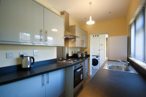 4 bedroom terraced house to rent, Harrow Road, Birmingham B29