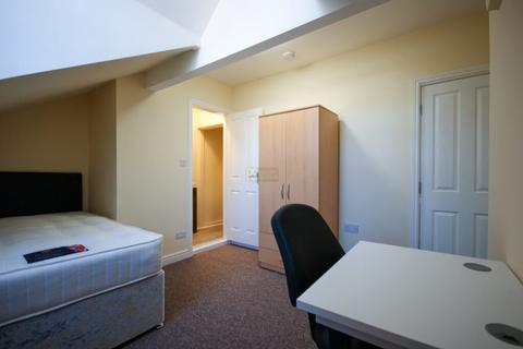 4 bedroom terraced house to rent, Harrow Road, Birmingham B29