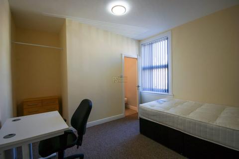 4 bedroom terraced house to rent, Harrow Road, Birmingham B29