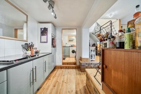 2 bedroom apartment for sale, Mowbray Road, London