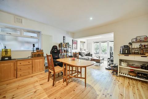 2 bedroom apartment for sale, Mowbray Road, London