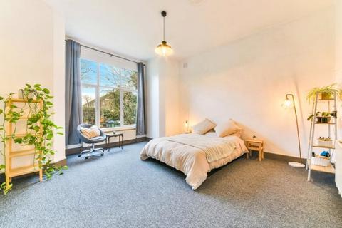 2 bedroom apartment for sale, Mowbray Road, London