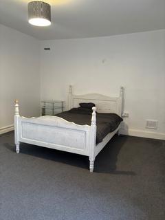 1 bedroom in a flat share to rent, Neath Road, Swansea SA1
