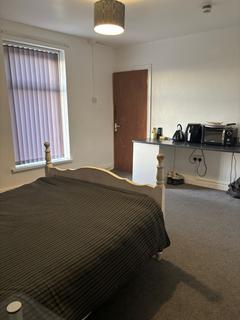 1 bedroom in a flat share to rent, Neath Road, Swansea SA1
