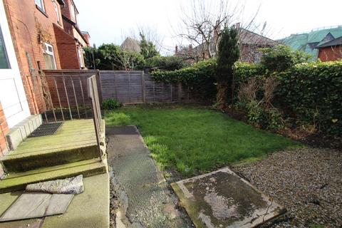 Derwentwater Grove, Headingley, Leeds, LS6 3EN