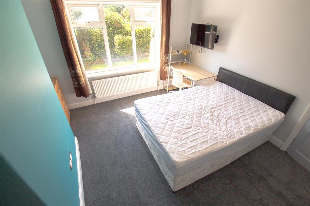 Bedroom 1 .jpg