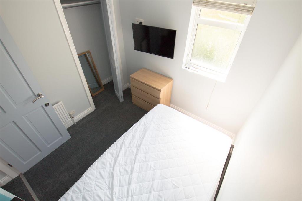 Bedroom 4.jpg