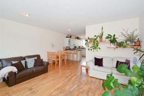 3 bedroom maisonette for sale, William Rathbone House, Florida Street, London
