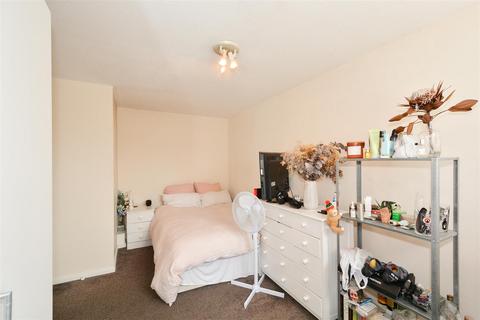 3 bedroom maisonette for sale, William Rathbone House, Florida Street, London