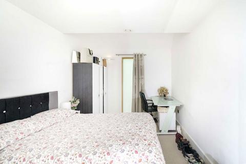 2 bedroom flat for sale, Trevanion Road, London W14
