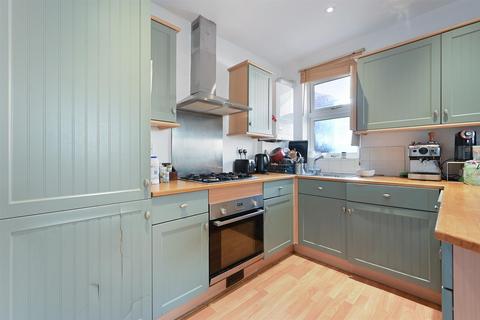 3 bedroom flat for sale, Minster Road, London NW2