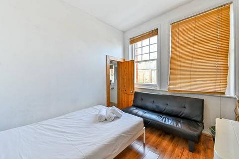 undefined, Tottenham Lane, Crouch End, London, N8