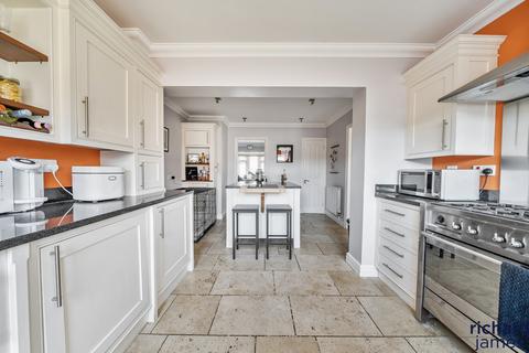 4 bedroom semi-detached house for sale, Boness Road, Wroughton, Swindon, SN4