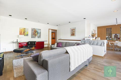 4 bedroom detached house for sale, Gladeside, Winchmore Hill, London, N21