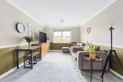 2 bedroom flat for sale, Reading Road, Farnborough, GU14