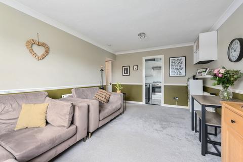 2 bedroom flat for sale, Reading Road, Farnborough, GU14