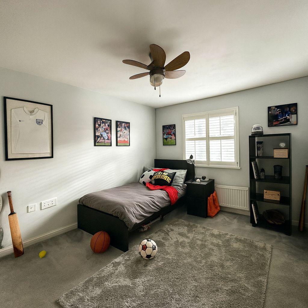 Front bedroom with en-suite