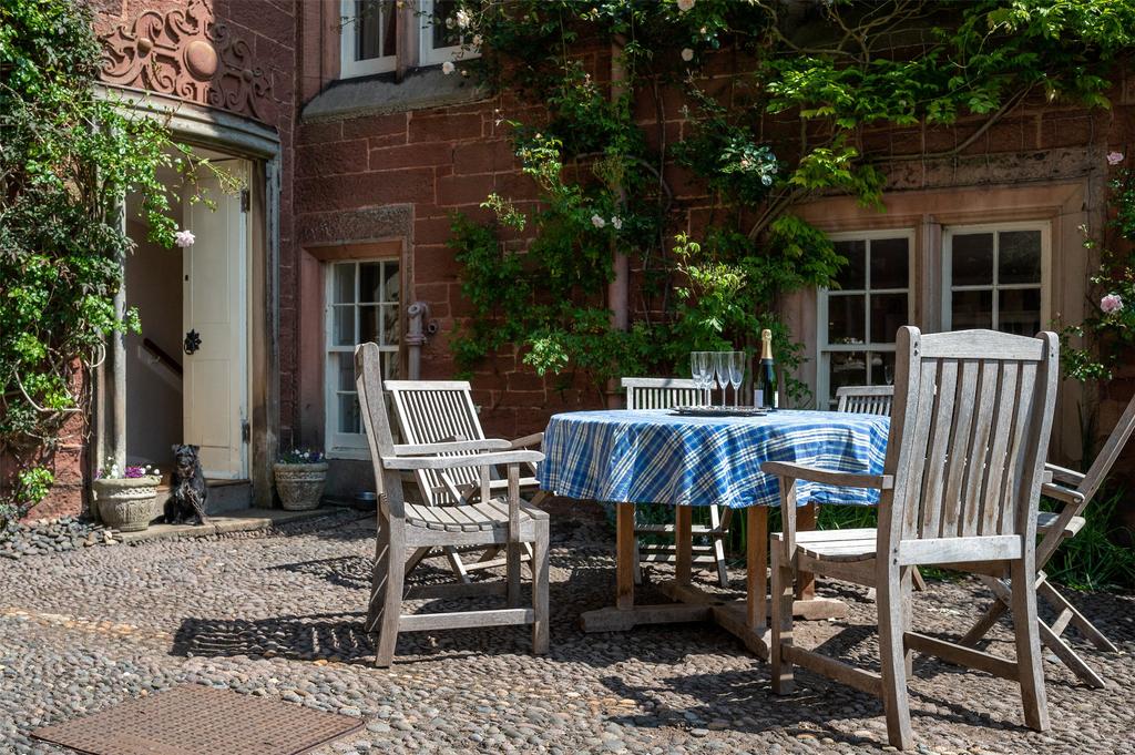 Alfresco Dining