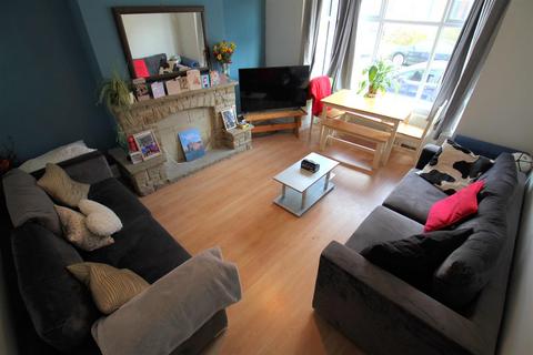 Estcourt Avenue, Headingley, Leeds, LS6 3ET