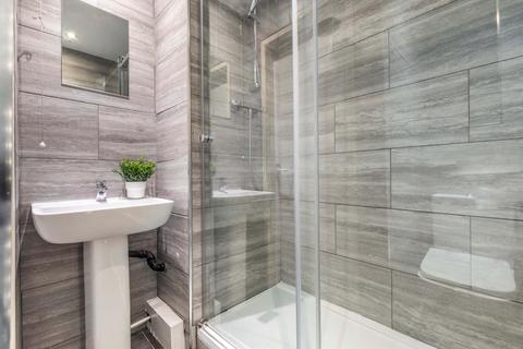 3 bedroom flat to rent, Kelso Heights, Leeds LS3