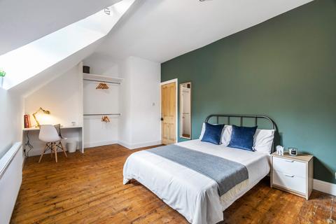 6 bedroom house to rent, Wood Lane, Leeds LS6