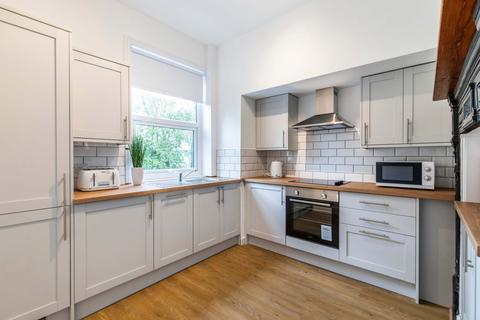 6 bedroom house to rent, Wood Lane, Leeds LS6