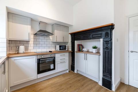 6 bedroom house to rent, Wood Lane, Leeds LS6