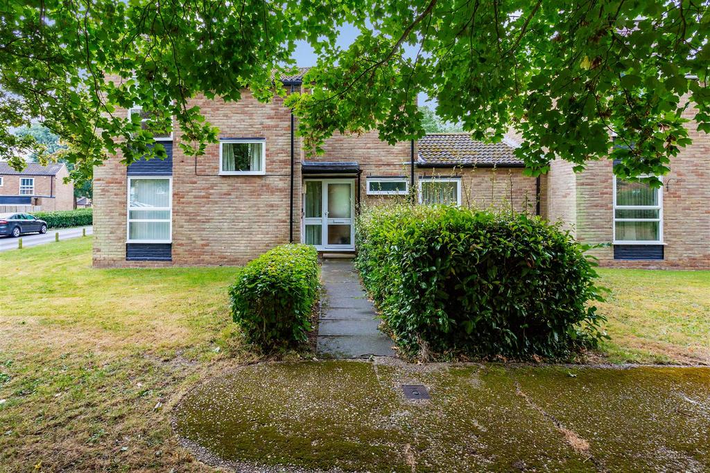 Manor Forstal, New Ash Green... 4 bed link detached house - £499,950