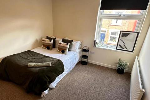 6 bedroom house to rent, Autumn Street, Leeds LS6
