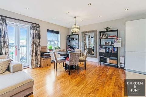 2 bedroom apartment for sale, Queens Road, Buckhurst Hill, IG9
