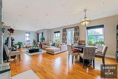 2 bedroom apartment for sale, Queens Road, Buckhurst Hill, IG9
