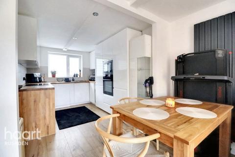 3 bedroom end of terrace house for sale, Sandringham Close, Wellingborough