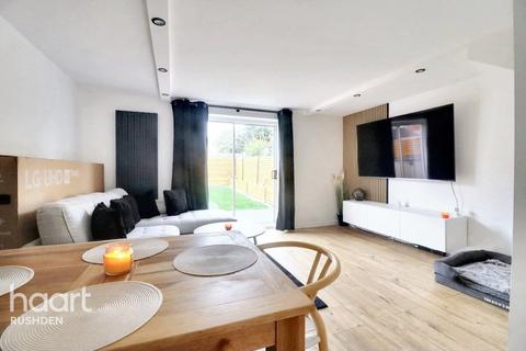 3 bedroom end of terrace house for sale, Sandringham Close, Wellingborough