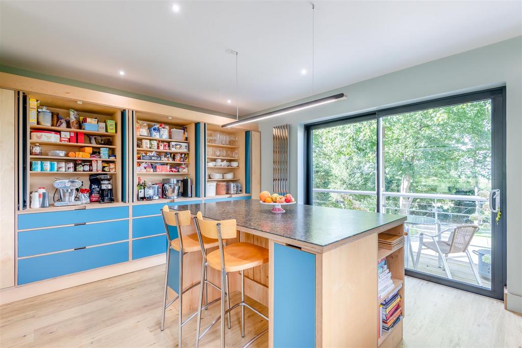 8663029-interior10.jpg