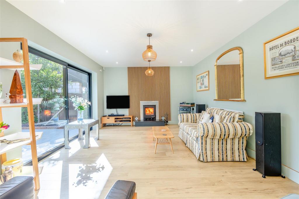 8663029-interior01.jpg