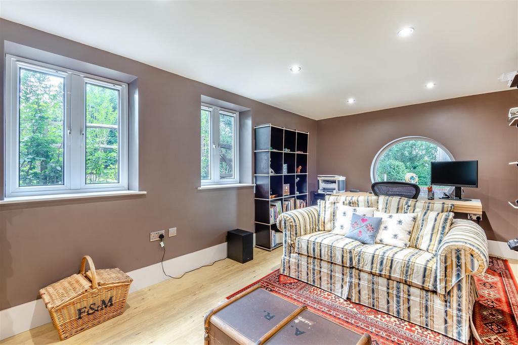 8663029-interior28.jpg