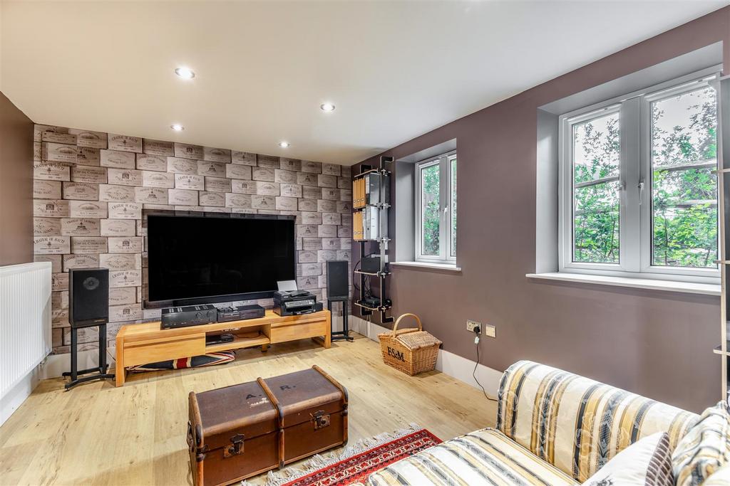 8663029-interior30.jpg