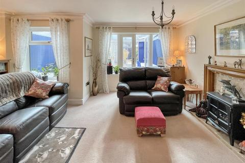 3 bedroom end of terrace house for sale, The Green, Stretton On Fosse