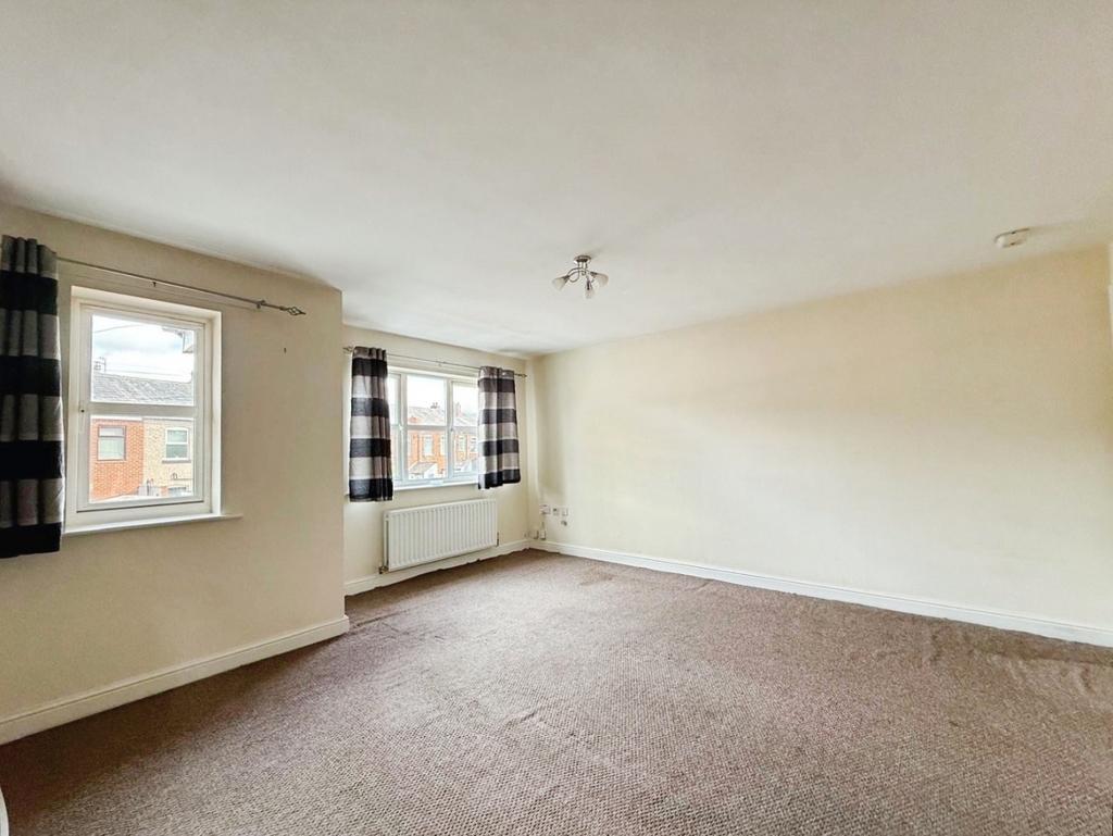 Pbox-bedroom-348156.jpg