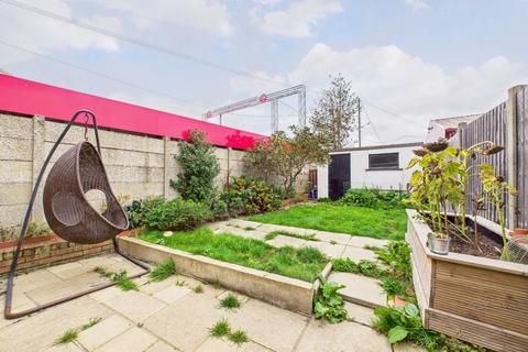 2 bedroom detached house for sale, Vauxhall Road, Hemel Hempstead, HP2