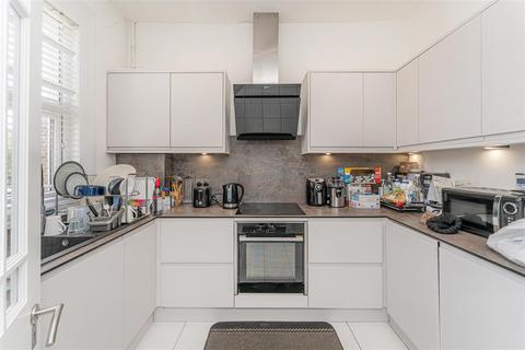2 bedroom flat for sale, Vicarage Road, London