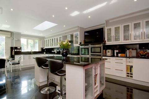 7 bedroom house for sale, Surrey Crescent, London W4