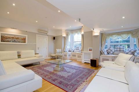 7 bedroom house for sale, Surrey Crescent, London W4